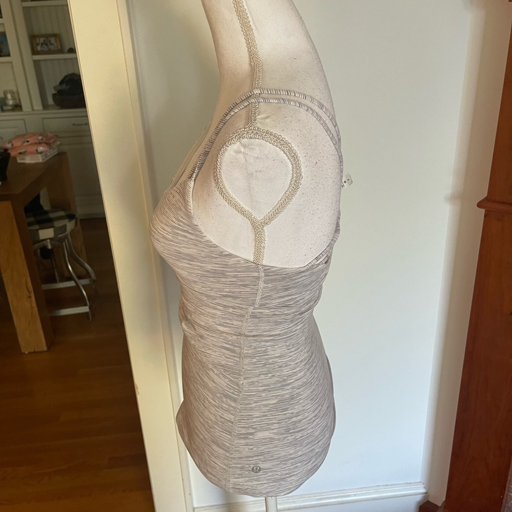 Lululemon - Picture 3 of 8